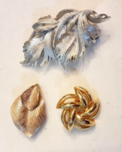 Scatter Pin LOT of 3 Leaves Theme VTG Fall Autumn Nature TARA Amway Jewelry - £14.19 GBP