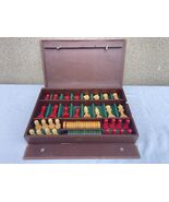 Vintage Bakelite Staunton Chess Set &amp; 28 Green Butterscotch Backgammon C... - $14,613.38 MXN