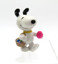 Vintage Peanuts Snoopy with Easter Basket Holding an Egg PVC Figurine 2.5&quot; - £6.98 GBP