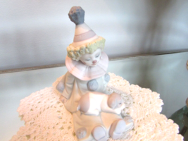 Lladro 1985 Pierrot Clown Sitting with Puppy 5277 Matte Finish Hard to Find - $794.35 MXN