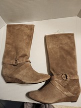 NIB DKNY &quot;Alina&quot; Women&#39;s 7 1/2 Suede Taupe Boots - £20.45 GBP