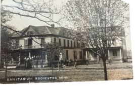 Old Sanitarium Rochester Minnesota People on Steps Enjoying Yard Postcard 1910 - £107.90 GBP