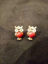 Vintage Antiqued Gold-Plated Coral &amp; Clear Rhinestone Owl Stud Earrings - £11.07 GBP