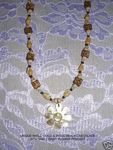 Flower Shell &amp; Wooden Beads Adjustable Choker Necklace 15&quot; - £3.97 GBP