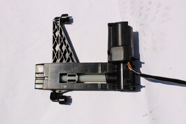 2004-2007 BMW E60 525i LEFT DRIVER SIDE ADJUSTMENT HEADREST MOTOR V104 image 2