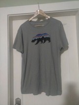 Patagonia Organic Cotton Slim Fit Bear Graphic Grey Tshirt Men&#39;s L (UU) - $14.97