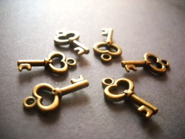 Bronze Key Charms Steampunk Charms Wholesale Lot 50pcs Bulk Skeleton Keys - £3.17 GBP