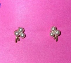 Gold Tone Pearls Stud Earrings Vintage Made In Rhode Island USA Fast Shi... - $14.85