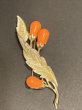 Sarah Coventry Bittersweet Faux Coral and Leaf Goldtone Brooch Vintage 1... - $15.81
