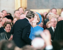 President Ronald Reagan kisses Nancy after taking Oath of Office New 8x10 Photo - £6.93 GBP