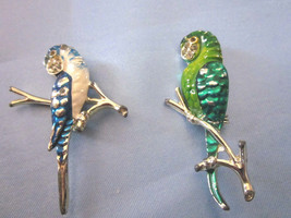 lovely Vintage silver color and enameled with rhinestone PARROTS pair of 2 pins! - £18.81 GBP