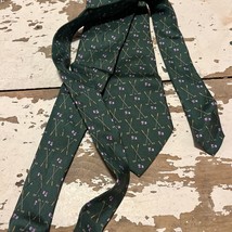 BARNEY&#39;S NEW YORK MEN&#39;S TIE GREEN GOLF PATTERN - $25.60 CAD