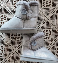Kidgets ~ Silver ~ Faux Fur ~ Mid-Calf ~ Toddler Girls&#39; Size 8 ~ Lined Boots - £18.22 GBP