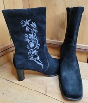 Women’s White Mountain Black Boots Size 9.5 M Lauren 4595 Side Zip w/ Embroidery - £36.48 GBP