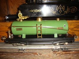 LIONEL  PREWAR  O GAUGE  815 TANK CAR  TINPLATE  GREEN  OLDER RESTORATION - $45.00