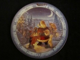 CHECKING IT TWICE collector plate SCOTT GUSTAFSON Santa&#39;s On His Way CHR... - £37.96 GBP