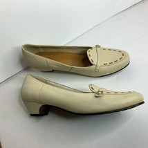 Orvis Womens Sz 10 M Leather Slip On Loafer Shoes Cream Tan 1.5&quot; Heel  - $50.49