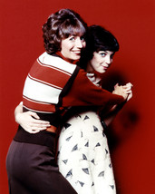 Penny Marshall and Cindy Williams in Laverne &amp; Shirley 16x20 Canvas Giclee - £55.94 GBP