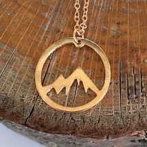 New Boutique Mountain Disk Necklace Gold Tone Circle Pendant Outdoor Western - £7.08 GBP