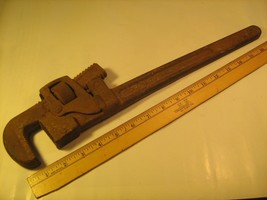 VINTAGE TOOL Antique 18&quot; PIPE WRENCH Trimont MFG Roxbury MASS TRIMO [Y77A] - £7.52 GBP