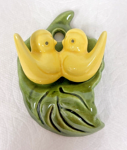 MCM Vintage 1951 THE ARTISTS BARN Fillmore Cal Yellow Love Birds Wall Ho... - $452.20 MXN