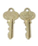 Vintage 2 Russwin Russell Erwin Co Keys - $243.48 MXN