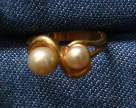 Elegant Faux Pearls Gold-tone Ring 1960s vintage size 5 - $11.66