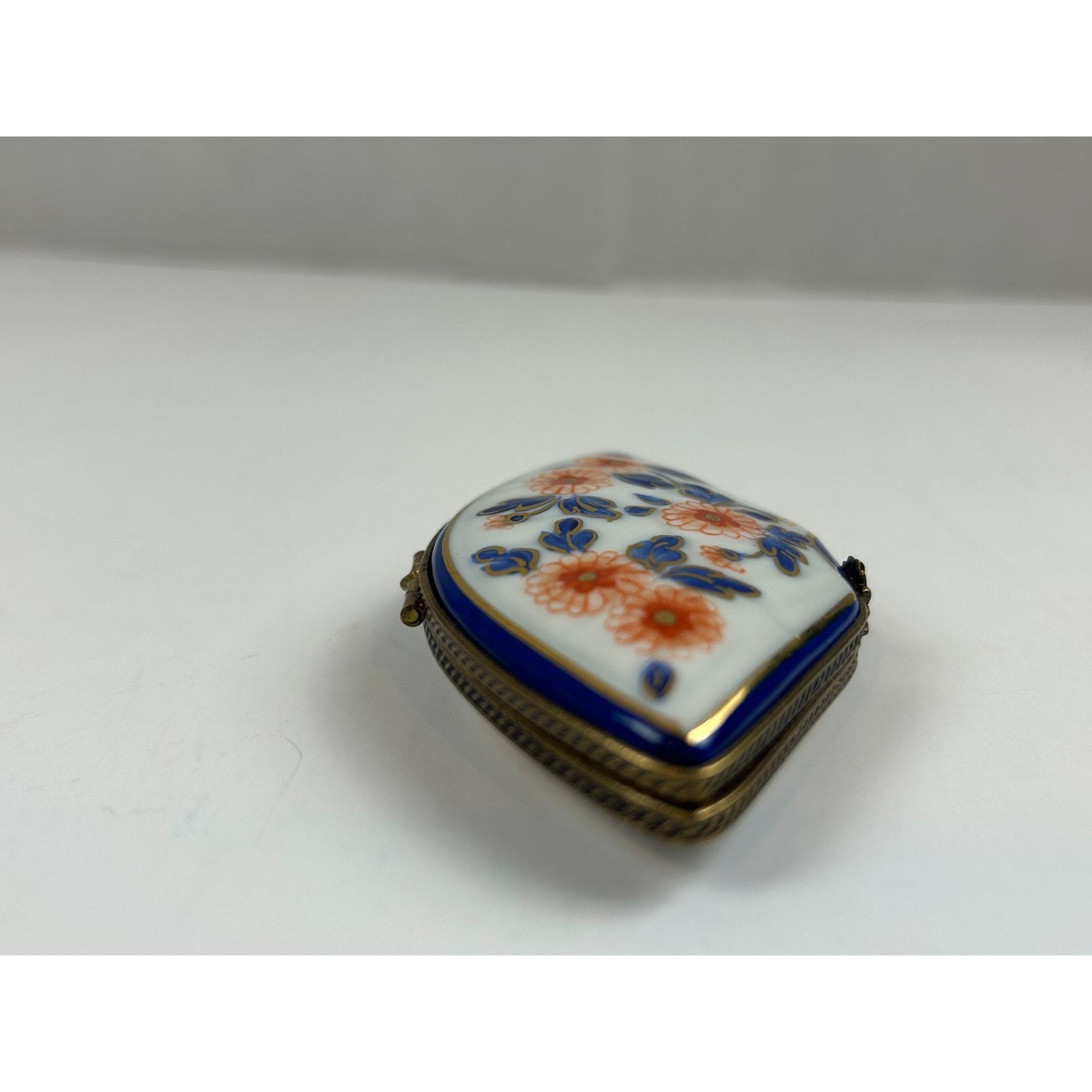 Hand-Painted Limoges Peint Main Trinket Box – Chamart Exclusive Floral Design Item image 5