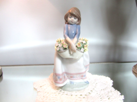 Lladro 5467 May Flowers Girl with Flowers 1987 Daisa Spain 7&quot; - £115.99 GBP