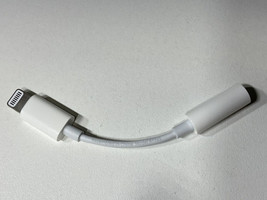 Genuine Apple Lightning to 3.5mm Jack Adapter (A1749C) - White - £12.54 GBP