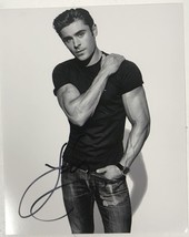 Zac Efron Autographed Signed Glossy 8x10 Photo - £63.94 GBP