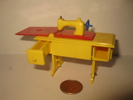 (DH-1) Doll House Miniature: Renwal Sewing Machine - Model #89 - missing parts - £6.68 GBP