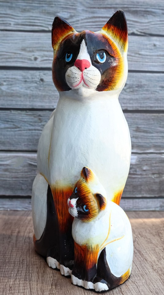 Balinese Wood Handicrafts Adorable Blue Eyed Feline Cat &amp; Kitten Family ... - $40.95
