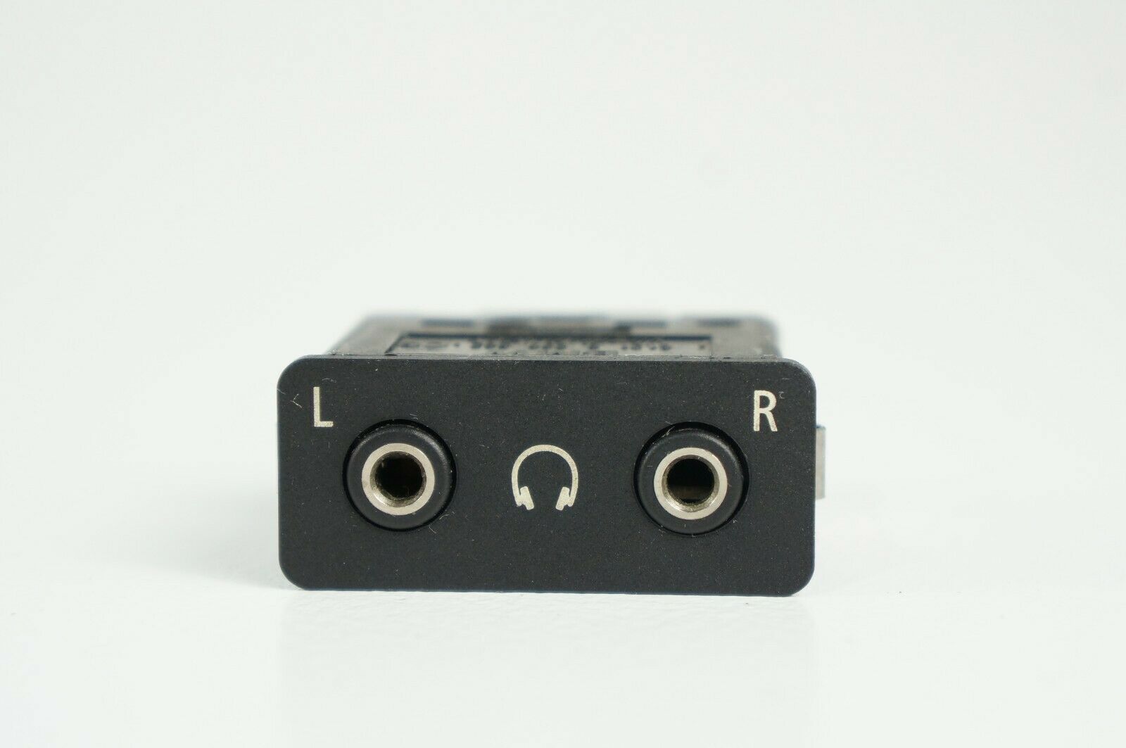 2004-2013 bmw 525i 528 x5 e60 e70 f10 rear seat double audio socket 6131... - $29.87