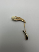 Vintage 5.2cm Avon Flower Gold Stick Pin - £15.57 GBP