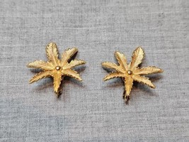 Vintage Sarah Coventry Palm Tree Clip On Earrings, Gold Tone - $9.99