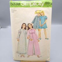 Vintage Sewing PATTERN Simplicity 5339, Girls 1972 Robe and Nightgown - $11.65