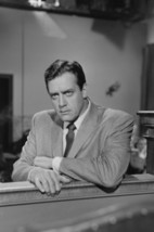 Raymond Burr in Perry Mason leaning on rail looking at jury 18x24 Poster - £17.93 GBP