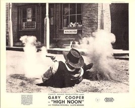 High Noon 1952 original 8x10 lobby card Gary Cooper lies in street holding gun - £93.43 GBP