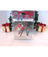 Lemax 22588A Hanging the Wreath 2 Figurines  L135 - $18.00