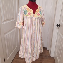 Go Softly Patio Dress sz Petite MEDIUM PM yellow stripes floral embroidery snaps - £32.99 GBP