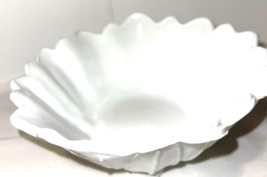 Serving Bowl Milk Glass Scallop Edge Sunflower Design Dinnerware Candy Dishes - £9.33 GBP