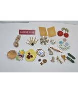 23 Vintage Brooch Pins**Ceramic**Sterling Cat??**Enamel**Heinz Pickles  etc - $319.67 MXN