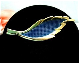 Blue Metal Mesh Leaf Brooch Vintage Pin Goldtone Enamel One Leaves 2 5/8&quot; - $12.99