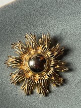 Estate Goldtone Abstract Sun with Slightly Dimensional Spikey Rays Pin Brooch – - £9.04 GBP