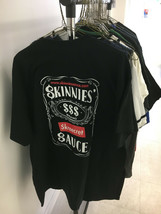 SKINNIES HOOKED ON DA SAUCE Mens T-Shirt Short Sleeve Street Racing BLAC... - $475.79 MXN