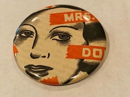 Button vtg Pinback Pin advertising Mrs John Doe woman face sexy lips ant... - £13.14 GBP