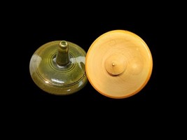 Vintage set of 2 Hand Turned Wooden Spinning Tops Toys Fidgets Green Orange - $658.90 MXN