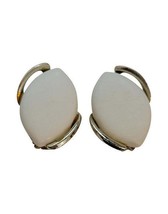 Vintage Claudette White &amp; Silver Clip On Earrings - $529.08 MXN