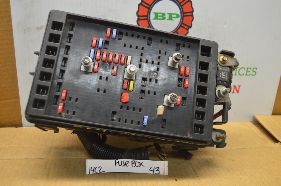 2002-2003 GMC Envoy Fuse Box Junction OEM 15171994 Module 43-14c2 - $44.09